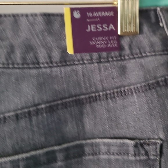 Ladies Jean's - Picture 2 of 4